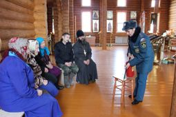 Встреча работников храма с начальником отделения надзорной деятельности МЧС по Аликовскому району